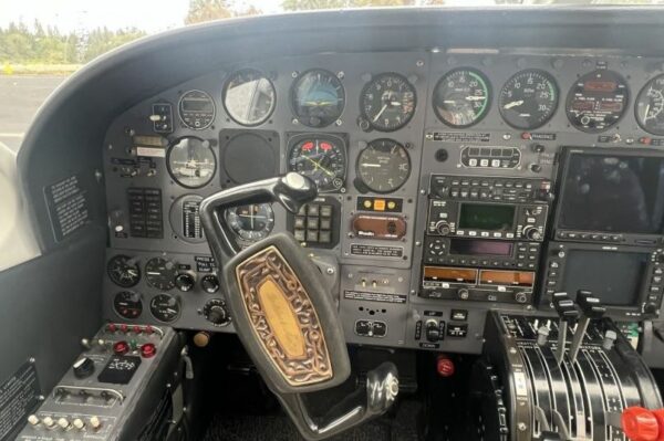1974 Cessna 414 Chancellor (N2694H) Multi Engine Piston Aircraft For Sale From Omnijet on AvPay aircraft interior left side of console