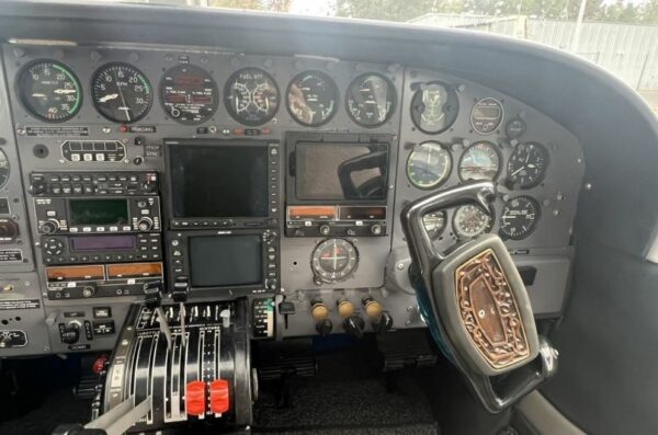 1974 Cessna 414 Chancellor (N2694H) Multi Engine Piston Aircraft For Sale From Omnijet on AvPay aircraft interior right side of console