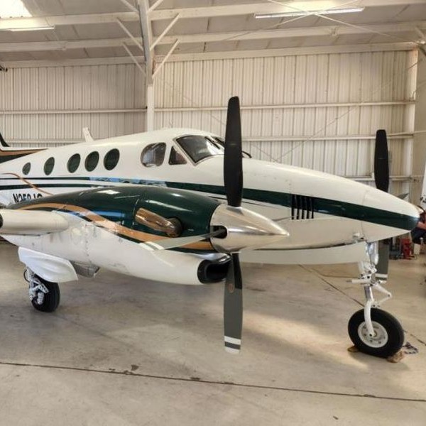 1976 KING AIR E90 for sale on AvPay by Omnijet. Parked in the hangar