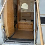 1984 BEECHCRAFT KING AIR B200 FOR SALE. ENTRANCE.