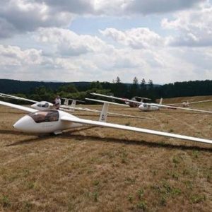 1984 STANDARD CIRRUS GLIDER G86 FOR SALE. Gliders lined-up ready to launch-min
