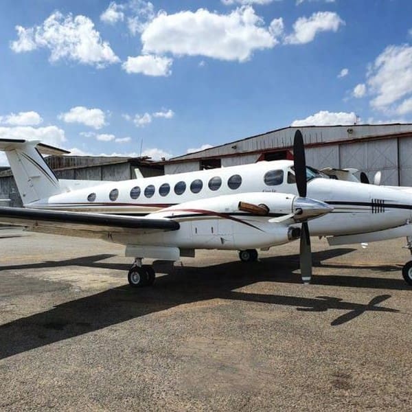 1991 Beechcraft King Air 350 Turboprop Aircraft For Sale stationary right wing