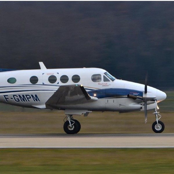 1992 BEECHCRAFT KING AIR C90B for sale by Flying Smart. Take off run