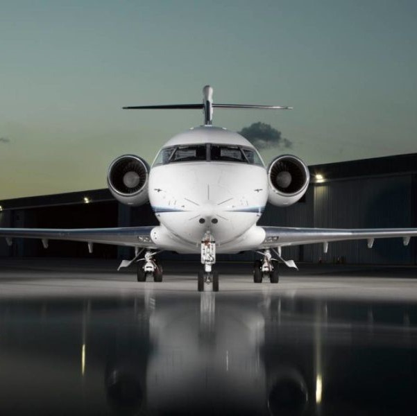 1998 Bombardier Challenger 604 for sale by Southern Cross Aviation. View from the front