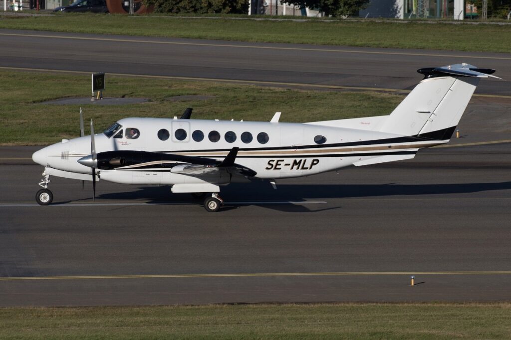 2000 Beechcraft King Air 350 (SE-MLP) Turboprop Aircraft For Sale From EAC Aircraft Sales On AvPay aircraft exterior left side