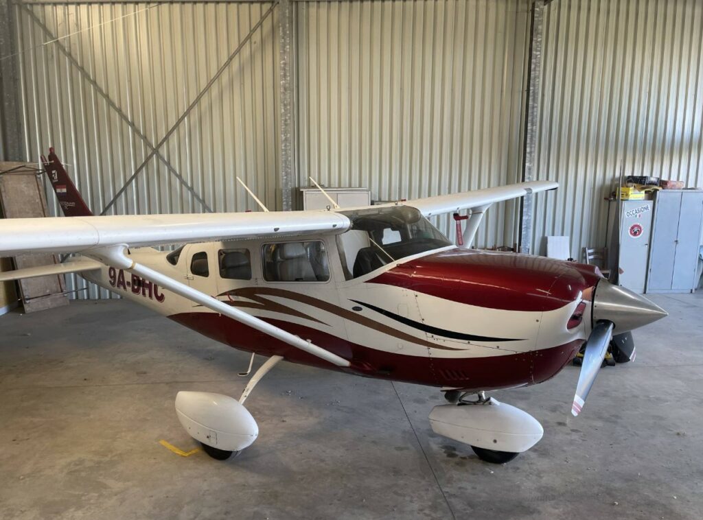 2006 Cessna T206 Turbo Stationair Single Engine Piston Aircraft For Sale From Aeromeccanica Sa On AvPay exterior front right 1