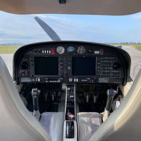 2006 Diamond DA40 Star NG G1000 Single Engine Piston Aircraft For Sale From Vienna Jets On AvPay console and instruments