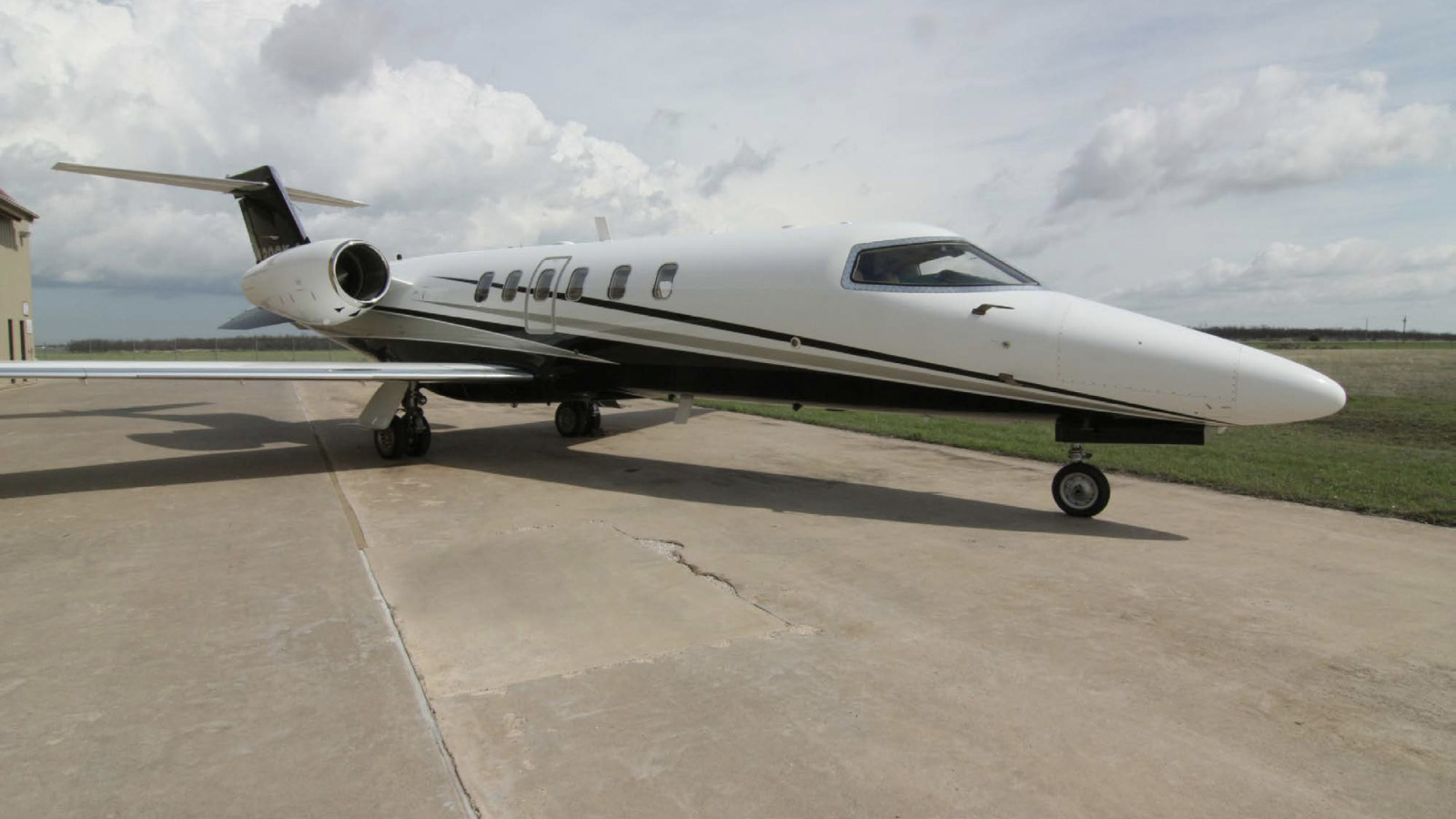 2006 Learjet 40XR Private Jet For Sale From Southern Cross On AvPay aircraft exterior front left