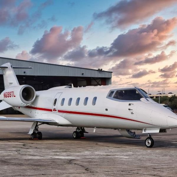 2007 Learjet 60XR Jet Aircraft For Sale from Omnijet on AvPay front right of aircraft