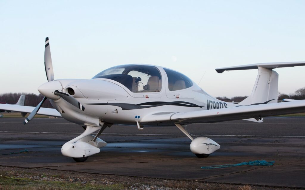 Aircraft Currently for Sale DA40 front left