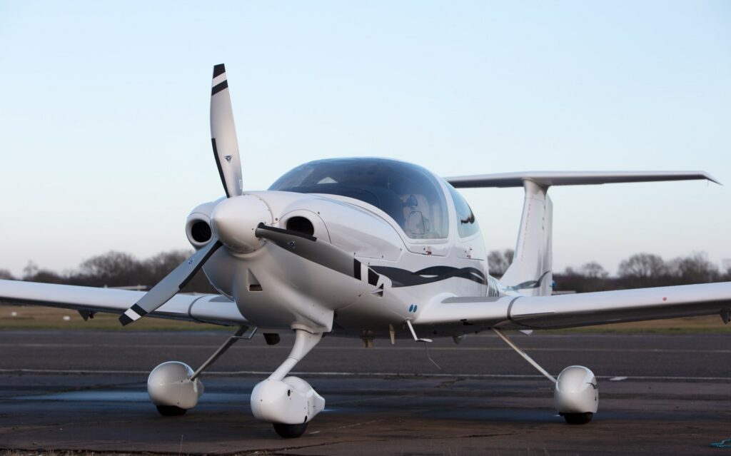 Aircraft Currently for Sale DA40 front left prop