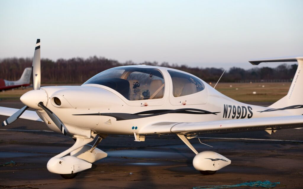 Aircraft Currently for Sale DA40 left side