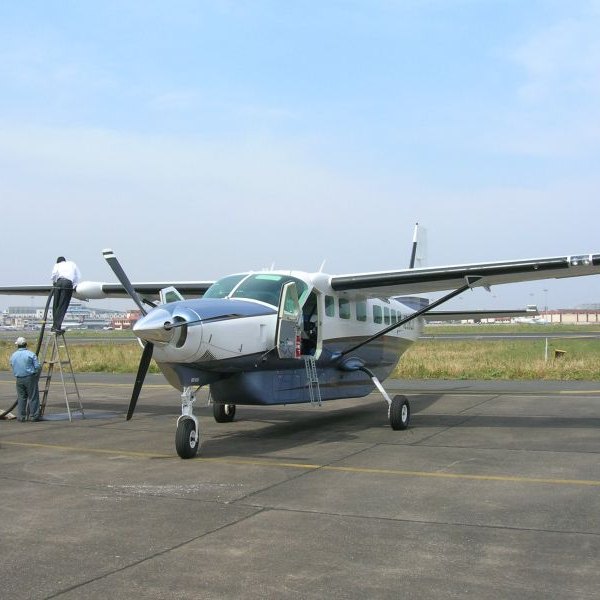 Aerodynamics on AvPay Cessna Caravan being refuelled