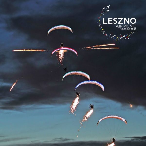Airshow Leszno Gallery pyrotechnics coming from parachutes