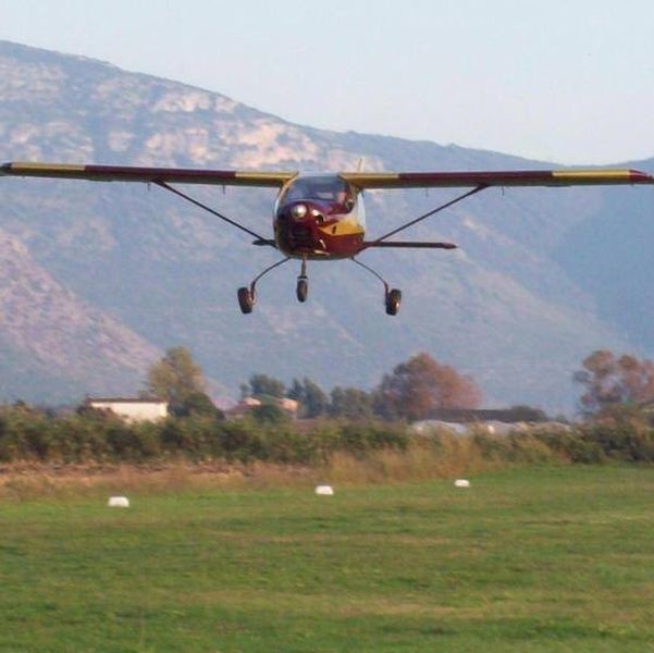  Albaviation landing in field
