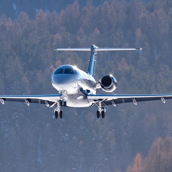 Centreline Aviation Gallery. Legacy 500 on final approach