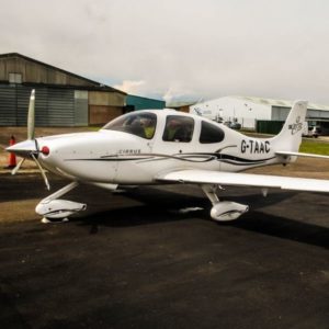 Trial Lesson in a Cirrus SR20 at Gloucester Airport
