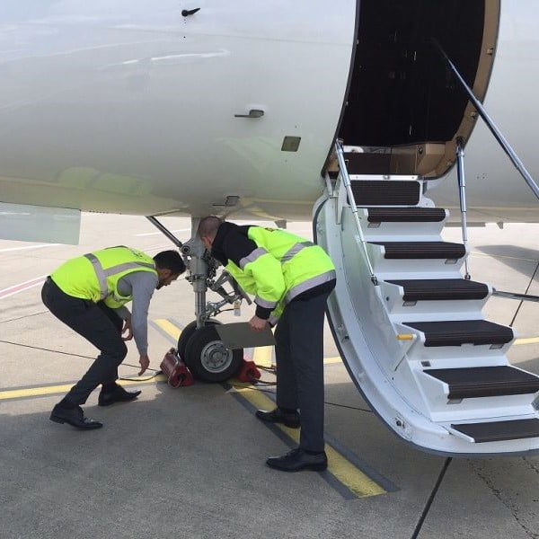 Cologne Aviation Services training with apprentice
