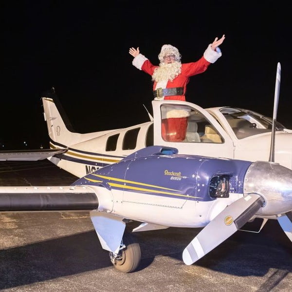 Curtis Air Taxi. Santa Claus-min