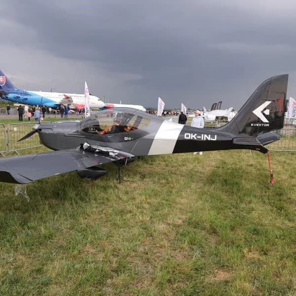 Evektor Aircraft. Black aircraft-min