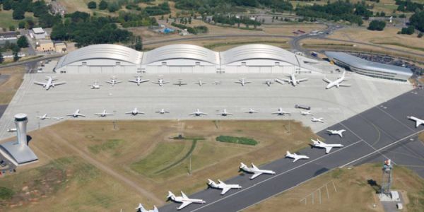 https://avpay.aero/wp-content/uploads/Farnborough-Airport-2.jpg