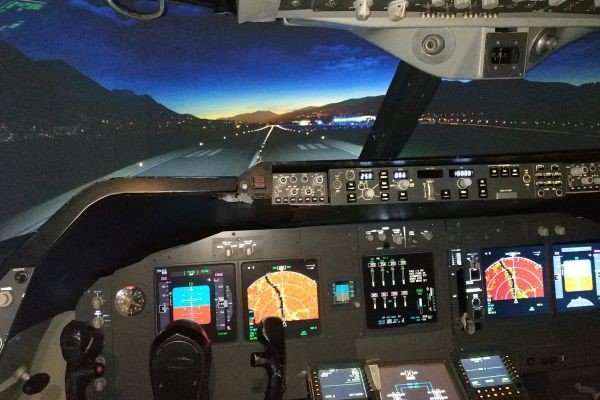  https://avpay.aero/wp-content/uploads/Flight-Simulator-Midlands-7.jpg