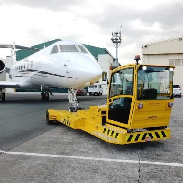 Flyer Truck C250-800 electro Aircraft Tug For Sale towing jet aircraft