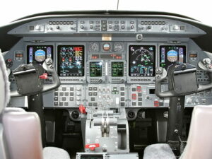 Learjet 40 and Learjet 40XR. Flight deck-min