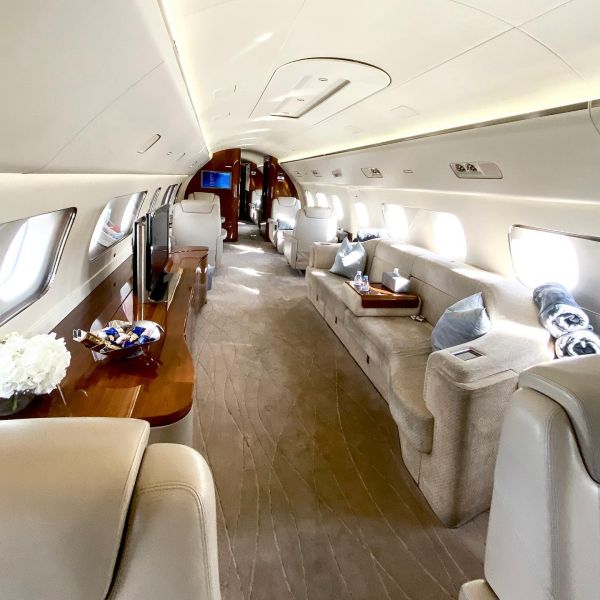 Lunajets Bombardier Global Express private jet interior