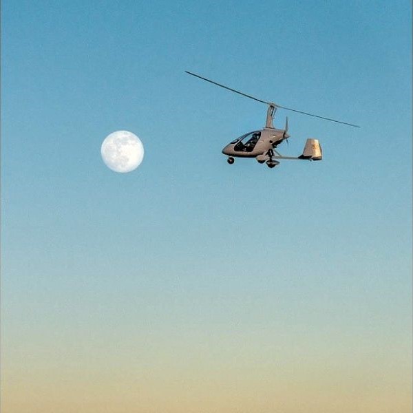 Magni gyro flying towards the moon
