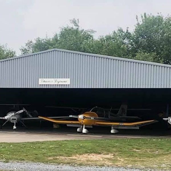 Royal Verviers Aviation - Aérodrome du Laboru hangar with aircraft parked inside-min