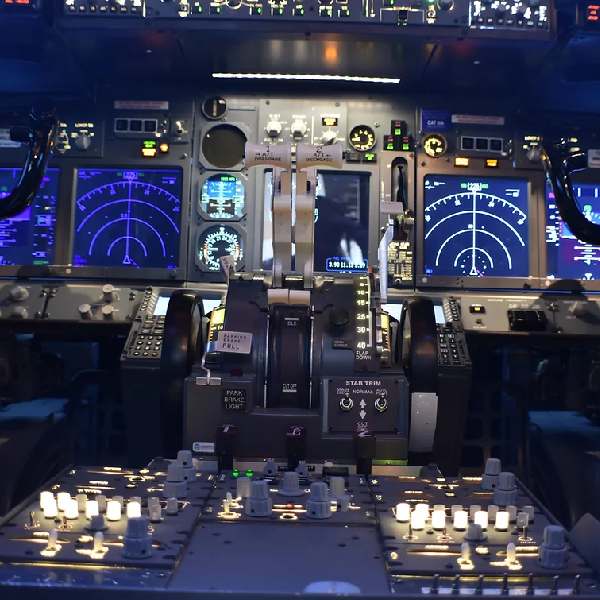 Sim2do flight simulators console and instruments 2