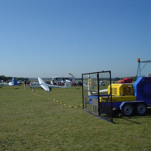 Skylaunch retrieve winch at glider event