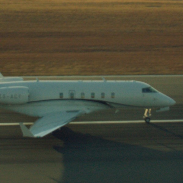 United Aircraft Maintenance On AvPay plane on runway