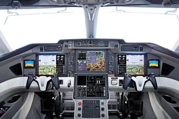  private-flyer-leeds-cockpit